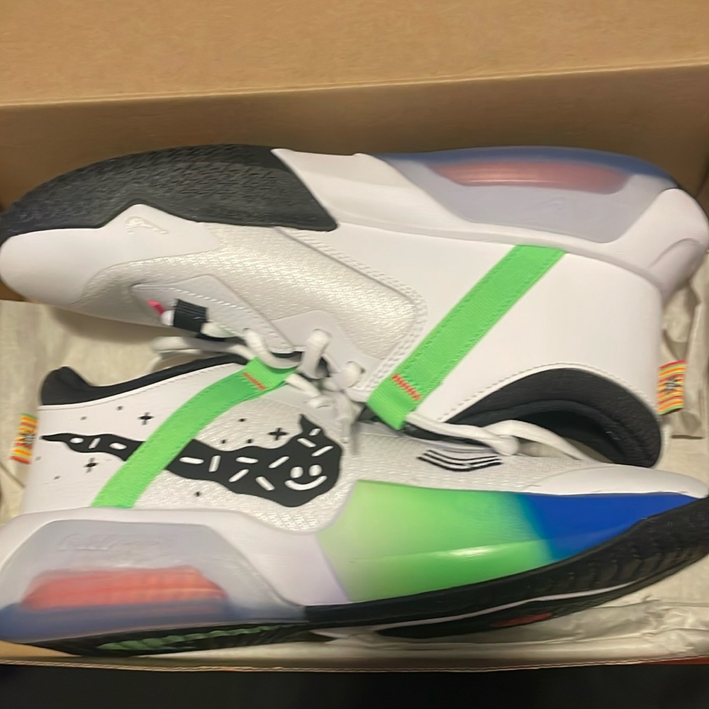 Size 7 Nike air crossover (gs)